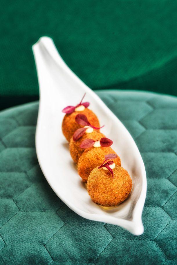 croquetes-de-rabo-de-boi_-rossio-gastrobar-oxtail-croquetes-with-homemade-mustard_2